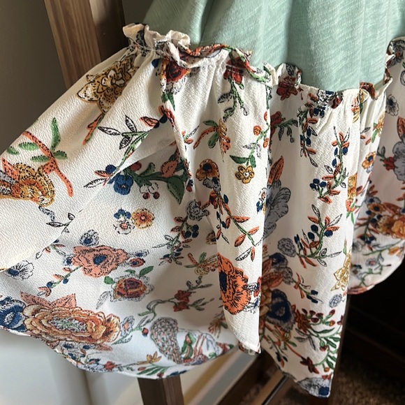 Peplum short sleeve top, size small - Picture 3 of 6